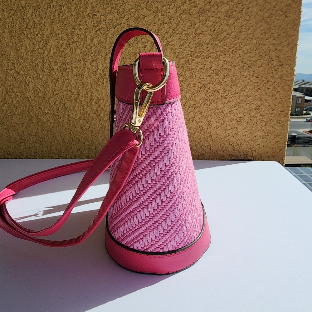 AR New York Women's Weekend Pink Straw Bucket Bag Crossbody - Picture 6 of 10
